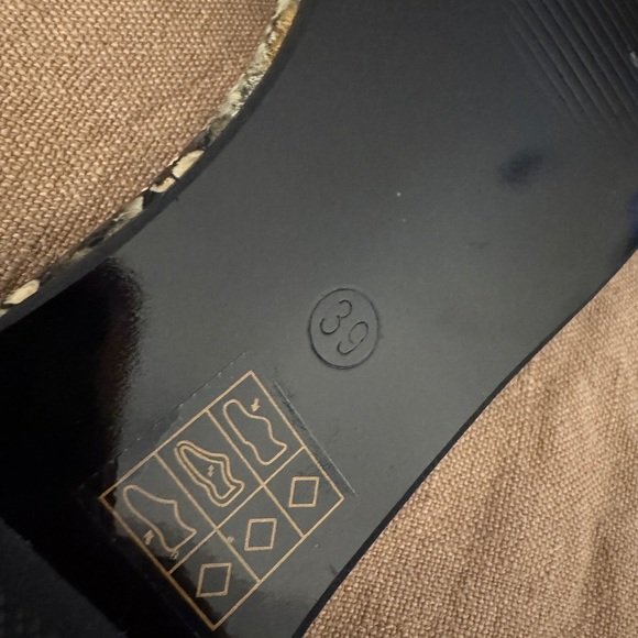 *New W/O Tags* SHEIN Square Circle Animal Print Flat Sandals, Sz 39 - Picture 6 of 7